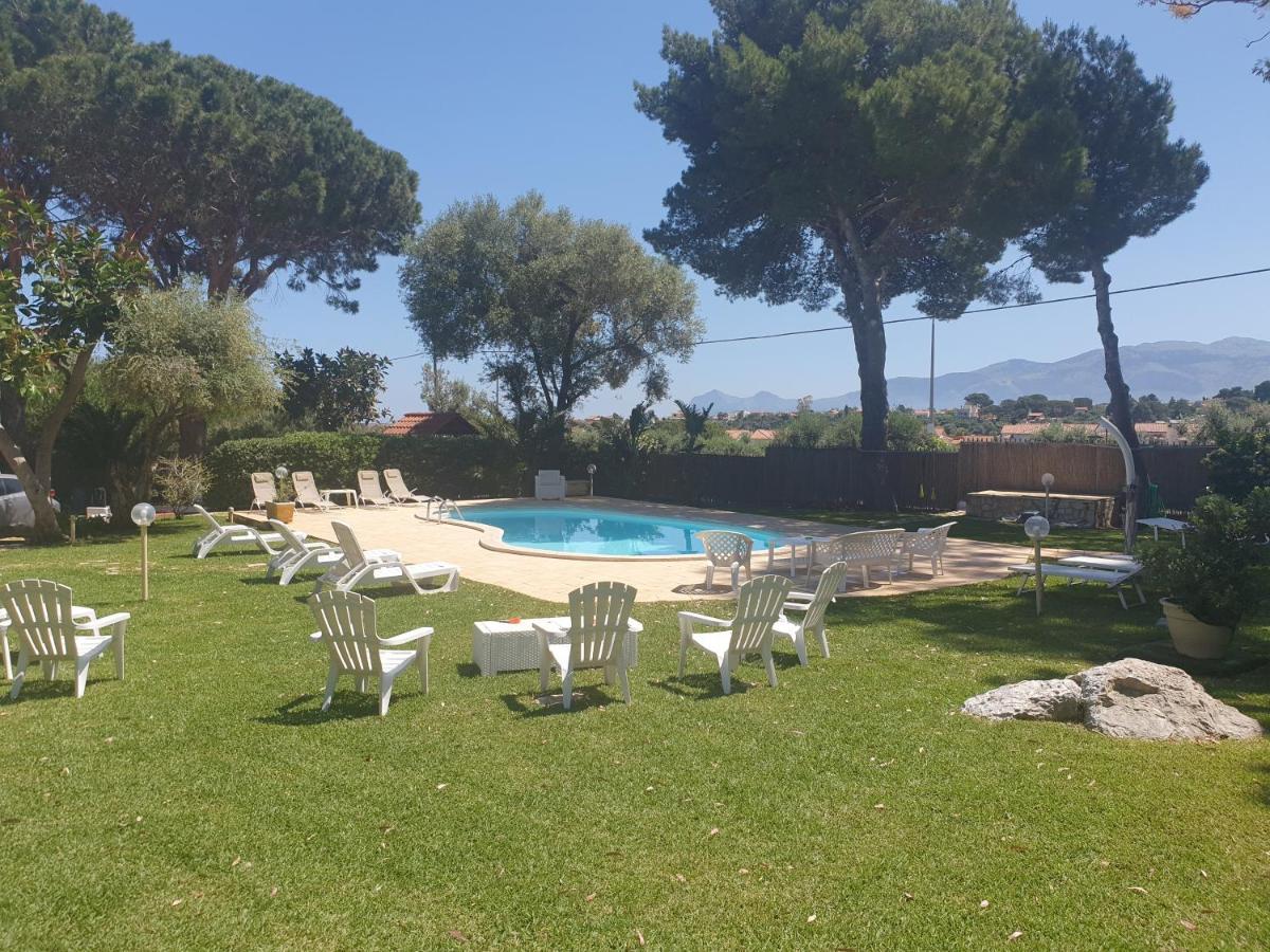 Villa Mariella Carini Exteriör bild