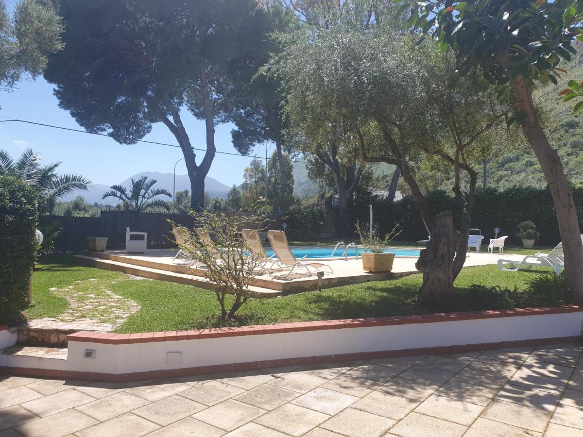 Villa Mariella Carini Exteriör bild